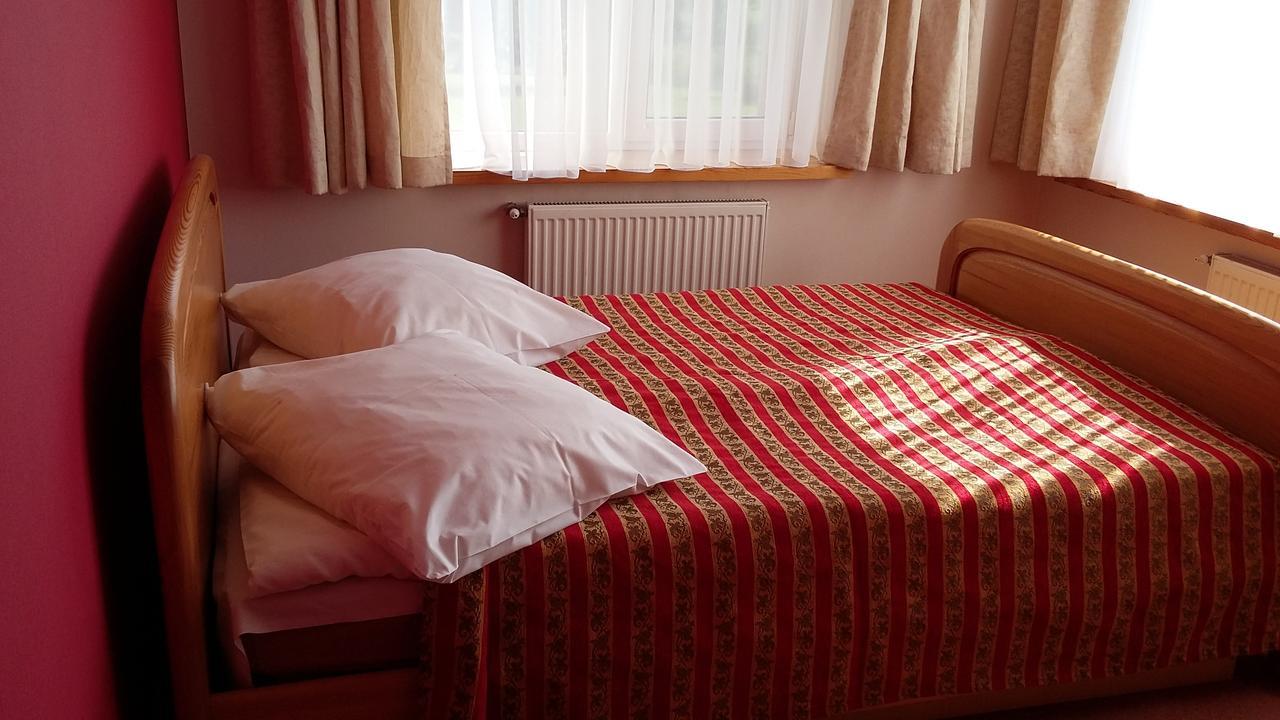 Piligrimo Uzeiga Motel Kadares Luaran gambar