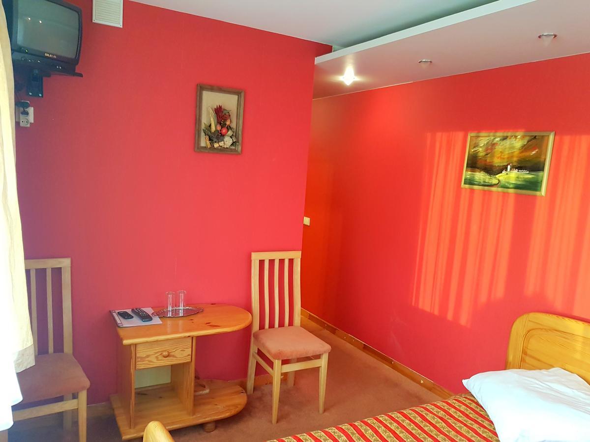 Piligrimo Uzeiga Motel Kadares Luaran gambar