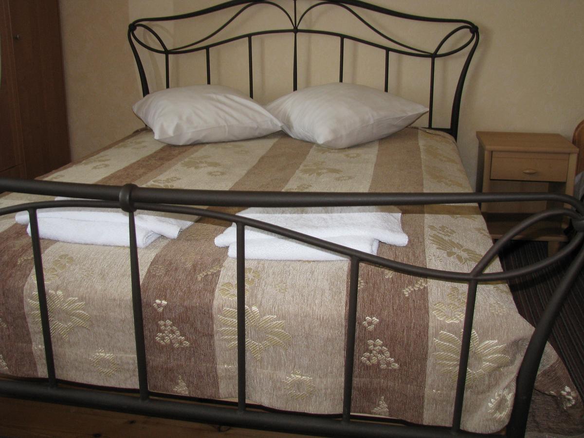 Piligrimo Uzeiga Motel Kadares Luaran gambar